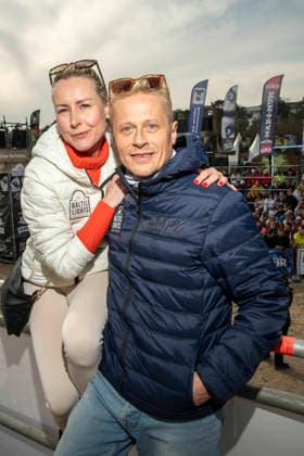 abb Franziska Hippe und Roman Knizka beim Sonntags Spaziergang am Strand an der Ostsee, bei 10.Jahre Baltic Lights 2026 Promi Charity Schlittenhunderennen zu Gunsten der Welthungerhilfe an der Ostsee zwischen der Seebruecke Ahlbeck und der Seebruecke Heringsdorf ,Samstag 07.03.2026 in Heringsdorf MV Deutschland