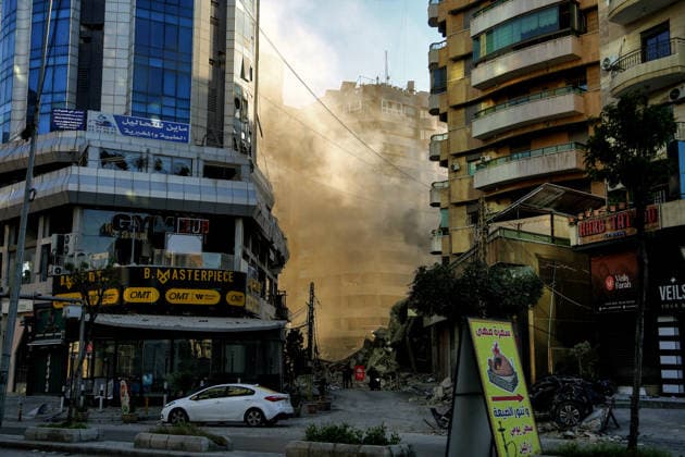 March 8, 2026, Beirut, Beirut, Lebanon: Smoke billows from an Israeli air raid on an area in Beirut southern suburb, a pro-Iranian Hezbollah stronghold. Over 300,000 people across Lebanon and the capital suburb were displaced since the ongoing conflict started early March. Beirut Lebanon  - ZUMAn313 20260308_zip_n313_001 Copyright: xMarwanxNaamanix