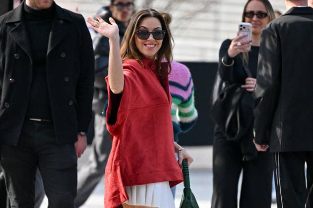 PFW Lacoste Outside Arrivals Aubrey Plaza arriving at the Lacoste show during Fashion Week in Paris, France on March 8, 2026. Photo by Julien Reynaud APS-Medias ABACAPRESS.COM Paris France  Copyright: xReynaudxJulien APS-Medias ABACAx