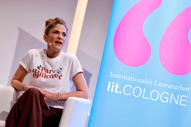 Moderatorin Katty Salie in der Veranstaltung Köln eine gute Idee? bei der Lit.Cologne 2026 in der Kölner Flora. Köln, 08.03.2026 NRW Deutschland Copyright: xChristophxHardtx