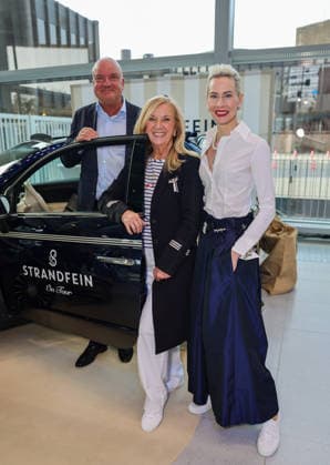 Neue Beauty-Ära bei Strandfein: Uta Raasch und Jeannine Halene präsentieren die Strandfein Beauty Signature Line - Designerin Uta Raasch mit ihrer Geschäftspartnerin Jeannine Halene (Agentur Rheinschurken.de ) setzen ein starkes Zeichen mit ihrer neu gegründeten Marke ! Im Foto ebenfalls QVC-CEO Mathias Bork - 10 Jahre Strandfein bei QVC Düsseldorf The Art of Beauty Messe NRW Deutschland