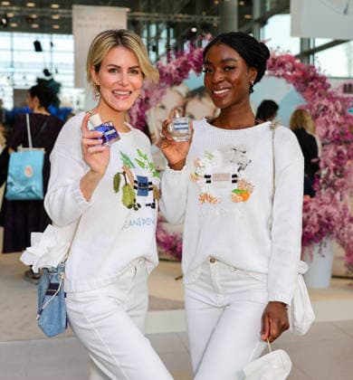 Neue Beauty-Ära bei Strandfein: Uta Raasch und Jeannine Halene präsentieren die Strandfein Beauty Signature Line - Designerin Uta Raasch mit ihrer Geschäftspartnerin Jeannine Halene (Agentur Rheinschurken.de ) setzen ein starkes Zeichen mit ihrer neu gegründeten Marke ! Im Foto ebenfalls QVC-Models in Strandfein Outfits Düsseldorf The Art of Beauty Messe NRW Deutschland