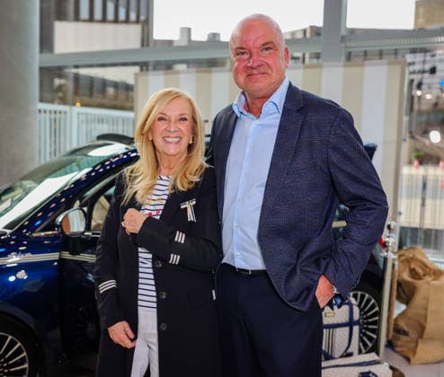 Neue Beauty-Ära bei Strandfein: Uta Raasch und Jeannine Halene präsentieren die Strandfein Beauty Signature Line - Designerin Uta Raasch mit ihrer Geschäftspartnerin Jeannine Halene (Agentur Rheinschurken.de ) setzen ein starkes Zeichen mit ihrer neu gegründeten Marke ! Im Foto ebenfalls QVC-CEO Mathias Bork - 10 Jahre Strandfein bei QVC Düsseldorf The Art of Beauty Messe NRW Deutschland