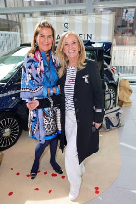 Neue Beauty-Ära bei Strandfein: Uta Raasch und Jeannine Halene präsentieren die Strandfein Beauty Signature Line - Designerin Uta Raasch mit ihrer Geschäftspartnerin Jeannine Halene (Agentur Rheinschurken.de ) setzen ein starkes Zeichen mit ihrer neu gegründeten Marke ! Im Foto ebenfalls Modes Designerin Siggi Spiegelburg Düsseldorf The Art of Beauty Messe NRW Deutschland