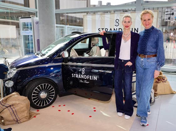 Neue Beauty-Ära bei Strandfein: Uta Raasch und Jeannine Halene präsentieren die Strandfein Beauty Signature Line - Designerin Uta Raasch mit ihrer Geschäftspartnerin Jeannine Halene (Agentur Rheinschurken.de ) setzen ein starkes Zeichen mit ihrer neu gegründeten Marke ! Im Foto ebenfalls Pharmamanagerin Marion Bock von IBSA Pharma Germany Düsseldorf The Art of Beauty Messe NRW Deutschland