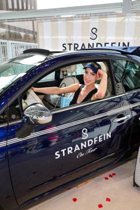 Neue Beauty-Ära bei Strandfein: Uta Raasch und Jeannine Halene präsentieren die Strandfein Beauty Signature Line - Designerin Uta Raasch mit ihrer Geschäftspartnerin Jeannine Halene (Agentur Rheinschurken.de ) setzen ein starkes Zeichen mit ihrer neu gegründeten Marke ! Im Foto ebenfalls Model Zoe Helali . beide im Strandfein Captain Look Düsseldorf The Art of Beauty NRW Deutschland