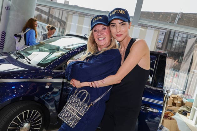 Neue Beauty-Ära bei Strandfein: Uta Raasch und Jeannine Halene präsentieren die Strandfein Beauty Signature Line - Designerin Uta Raasch mit ihrer Geschäftspartnerin Jeannine Halene (Agentur Rheinschurken.de ) setzen ein starkes Zeichen mit ihrer neu gegründeten Marke ! Im Foto ebenfalls Model Zoe Helali . beide im Strandfein Captain Look Düsseldorf The Art of Beauty Messe NRW Deutschland