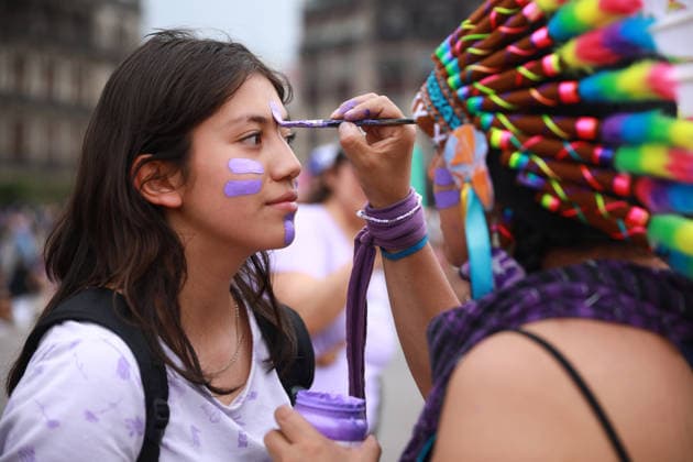 News Bilder des Tages #2 Demonstration to mark International Women s Day in Mexico City MEXICO CITY, MEXICO - MARCH 08: A woman has her face painted during a demonstration to mark International Women s Day, in Mexico City, Mexico on March 08, 2026. Thousands of women gathered in different groups to demand women’s rights and protest against gender-based violence during International Women’s Day events in Mexico s capital, ending outside the National Palace. Daniel Cardenas Anadolu Mexico City Mexico. Editorial use only. Please get in touch for any other usage.  Copyright: x2026xAnadoluxDanielxCardenasx