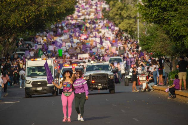 News Bilder des Tages #2 Mexico International Women™s Day Two women taking a selfie during a demonstration in Queretaro to commemorate the International Women s Day to demand equality gender and women s rights. Thousands of women around the world are joining the global International Women s Day strike. on March 8, 2026 in Queretaro, Mexico. (Photo by Jose Carrera Eyepix Group) Copyright: xJosexCarrera xEyepixxGroupx JFC_08032026_177630