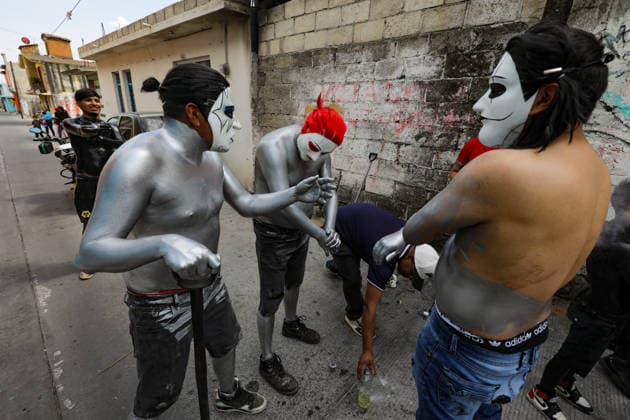 Traditional Xinacates Festival in San Nicolas de Los Ranchos People paint their bodies with oil and silver-colored powder during the traditional Xinacates festival, also known as the Festival of the Painted, where they perform dances as an offering for the start of the crops and to obtain a good harvest in the municipality of San Nicolas de los Ranchos located on the slopes of the Popocatepetl volcano. on March 8, 2026 in San Nicolas de Los Ranchos, Mexico. (Photo by Ian Robles Eyepix Group) Copyright: xIanxRobles xEyepixxGroupx EL_08032026_177751JPEG