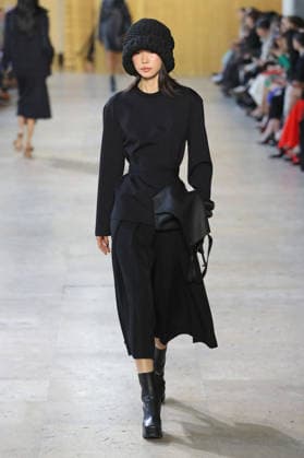 PFW - Akris Runway A model walks the runway during the Akris Womenswear Fall Winter 2026-2027 show as part of Paris Fashion Week on March 08, 2026 in Paris, France. Photo by Alain Gil Gonzalez ABACAPRESS.COM Paris France  Copyright: xGonzalezxAlain-Gil ABACAx