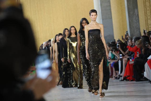 PFW - Akris Runway A model walks the runway during the Akris Womenswear Fall Winter 2026-2027 show as part of Paris Fashion Week on March 08, 2026 in Paris, France. Photo by Alain Gil Gonzalez ABACAPRESS.COM Paris France  Copyright: xGonzalezxAlain-Gil ABACAx