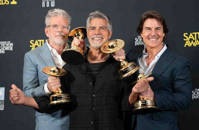 Entertainment Bilder des Tages #2 March 8, 2026, Hollywood, California, United States: Christopher McQuarrie, Esai Morales and Tom Cruise arrive on the red carpet of the 53rd Annual Saturn Awards at The Hilton Universal City Hotel in Hollywood California on Mar. 8, 2026. (Contributing Photographer, Hollywood United States - ZUMAt169 20260308_zep_t169_060 Copyright: xConnorxTerryx
