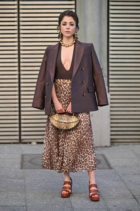 PFW Zimmermann Outside Arrivals Alice Isaaz arriving at the Zimmermann show during Fashion Week in Paris, France on March 9, 2026. Photo by Julien Reynaud APS-Medias ABACAPRESS.COM Paris France  Copyright: xReynaudxJulien APS-Medias ABACAx