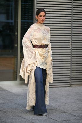 PFW Zimmermann Outside Arrivals Guest arriving at the Zimmermann show during Fashion Week in Paris, France on March 9, 2026. Photo by Julien Reynaud APS-Medias ABACAPRESS.COM Paris France  Copyright: xReynaudxJulien APS-Medias ABACAx