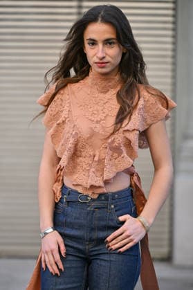 PFW Zimmermann Outside Arrivals Thais Alessandrin arriving at the Zimmermann show during Fashion Week in Paris, France on March 9, 2026. Photo by Julien Reynaud APS-Medias ABACAPRESS.COM Paris France  Copyright: xReynaudxJulien APS-Medias ABACAx