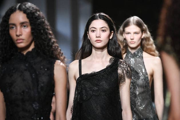 PFW - Shiatzy Chen Runway in Paris FA Models walk the runway for the Shiatzy Chen collection as part of Paris Fashion Week in Paris, on March 9, 2026. Photo by Firas Abdullah ABACAPRESS.COM Paris Ile-de-France France  Copyright: xAbdullahxFiras ABACAx