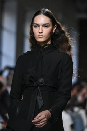 PFW - Shiatzy Chen Runway in Paris FA A model walks the runway for the Shiatzy Chen collection as part of Paris Fashion Week in Paris, on March 9, 2026. Photo by Firas Abdullah ABACAPRESS.COM Paris Ile-de-France France  Copyright: xAbdullahxFiras ABACAx