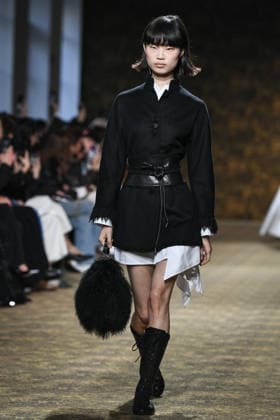 PFW - Shiatzy Chen Runway in Paris FA A model walks the runway for the Shiatzy Chen collection as part of Paris Fashion Week in Paris, on March 9, 2026. Photo by Firas Abdullah ABACAPRESS.COM Paris Ile-de-France France  Copyright: xAbdullahxFiras ABACAx
