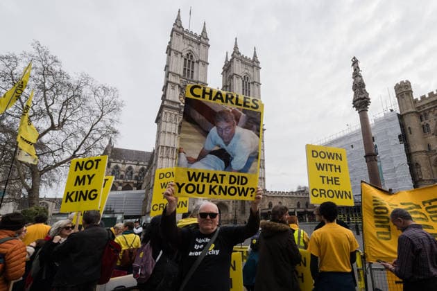March 9, 2026, London, England, United Kingdom: An anti-monarchy protester holds a placard reading What Did You Know? in relation to former Prince Andrew and the Epstein scandal outside Westminster Abbey ahead of the annual Commonwealth Day Service. London United Kingdom - ZUMAs371 20260309_zip_s371_011 Copyright: xWiktorxSzymanowiczx