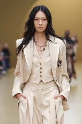 PFW - Zimmermann Runway A model walks the runway during the Zimmermann Womenswear Fall Winter 2026-2027 show as part of Paris Fashion Week on March 9, 2026 in Paris, France. Photo by Alain Gil Gonzalez ABACAPRESS.COM Paris France  Copyright: xGonzalezxAlain-Gil ABACAx
