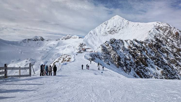 February 22, 2026, Neustift In Stubaital, Tyrol, Austria: Some views of the pisten at Austria s Stubai Glacier. Neustift In Stubaital Austria - ZUMAb160 20260222_abp_b160_001 Copyright: xSachellexBabbarx