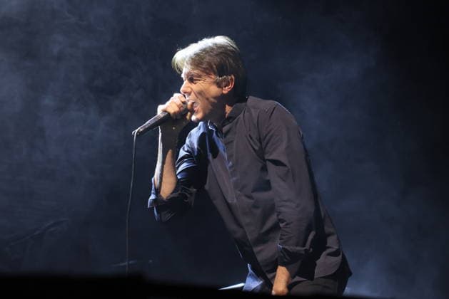 09.03.2026, Suede, Sänger Brett Anderson, im Konzert live in der Uber Eats Music Hall, Berlin, Berlin
