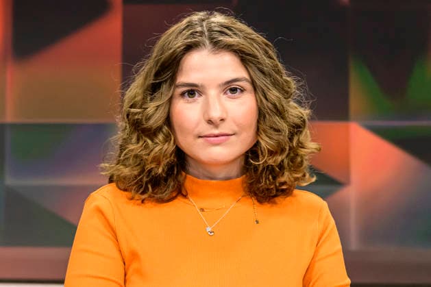 GER, Berlin, tough but fair Ð political talk show, TV, format, with host Louis Klamroth, Das Erste, pictured from left: Özge Inan: Journalist and author, March 9, 2026 Copyright: HMBxMedia UwexKoch