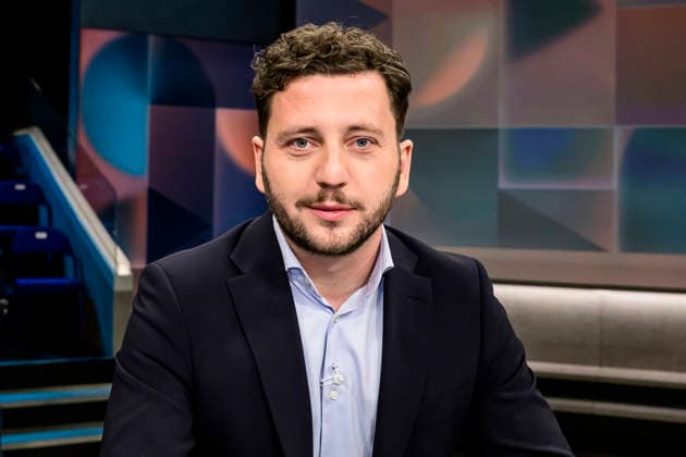 GER, Berlin, tough but fair Ð political talk show, TV, format, with host Louis Klamroth, Das Erste, pictured from left: Felix Banaszak (Alliance 90 The Greens): Party Chairman, March 9, 2026 Copyright: HMBxMedia UwexKoch