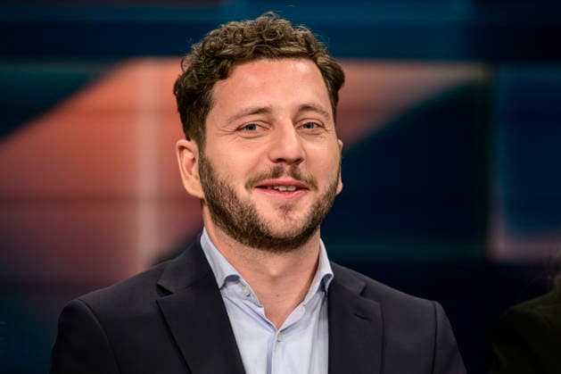 GER, Berlin, tough but fair Ð political talk show, TV, format, with host Louis Klamroth, Das Erste, pictured from left: Felix Banaszak (Alliance 90 The Greens): Party Chairman, March 9, 2026 Copyright: HMBxMedia UwexKoch