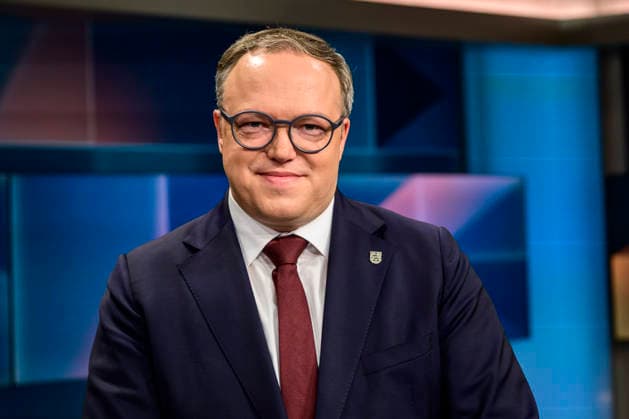 GER, Berlin, tough but fair Ð political talk show, TV, format, with host Louis Klamroth, Das Erste, pictured from left: Mario Voigt (CDU): Minister President of Thuringia, March 9, 2026 Copyright: HMBxMedia UwexKoch