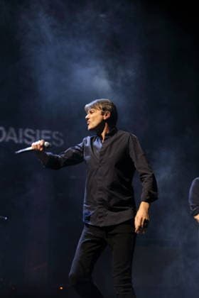 Brett Anderson von der Band Suede bei einem Konzert in der Uber Eats Music Hall in Berlin, 9. März 2026. Suede Konzert Berlin