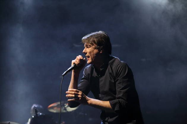 Brett Anderson von der Band Suede bei einem Konzert in der Uber Eats Music Hall in Berlin, 9. März 2026. Suede Konzert Berlin