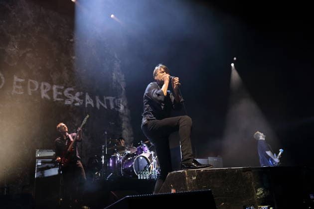 Mat Osman, Simon Gilbert, Brett Anderson und Richard Oakes, v.l., von der Band Suede bei einem Konzert in der Uber Eats Music Hall in Berlin, 9. März 2026. Suede Konzert Berlin