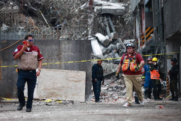 At least one dead, two still trapped after building collapses in Mexico City MEXICO CITY, MEXICO - MARCH 09: Rescue workers inspect the area of a partially collapsed building that left at least one person dead and two still trapped under the rubble, in Mexico City, Mexico on March 09, 2026. Rescue workers continue searching for people trapped in the building, which was undergoing demolition when the collapse occurred, while army and navy personnel secure the area. Daniel Cardenas Anadolu Mexico City Mexico. Editorial use only. Please get in touch for any other usage.  Copyright: x2026xAnadoluxDanielxCardenasx