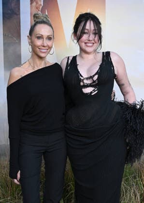 ˜Reminders of Him™ Premiere Tish Cyrus and Noah Cyrus arriving to Universal Pictures premiere of Reminders of Him held at the Hollywood Legion Theater at Post 43 on March 09, 2026 in Los Angeles, CA. Los Angeles Hollywood Legion Theater at Post California USA Copyright: xLISAxOConnorx xAFF-USA.comx
