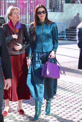 Anne Hathaway Out - NYC Actress Anne Hathaway leaves the United Nations after a speech on International Women s Day in New York, NY on March 9, 2026. Photo by Dylan Travis ABACAPRESS.COM New York City NY United States  Copyright: xDylanxTravis ABACAx