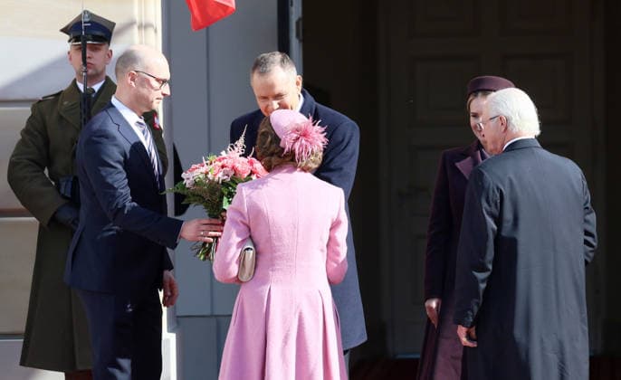 Swedish royal couple visits Poland Photo: Wojciech Olkusnik East News King of Sweden Carl XVI Gustaf and his wife Queen Silvia are welcomed by the president of Poland Karol Nawrocki and his wife Marta Nawrocka at the courtyard of the Presidential Palace on March 10, 2026 in Warsaw, Poland. The Swedish royal couple pays a three-day state visit to Poland focused on strengthening bilateral ties, defense, and security. EN_01673827_0009 