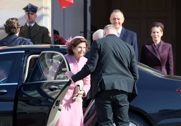 Swedish royal couple visits Poland Photo: Wojciech Olkusnik East News King of Sweden Carl XVI Gustaf and his wife Queen Silvia are welcomed by the president of Poland Karol Nawrocki and his wife Marta Nawrocka at the courtyard of the Presidential Palace on March 10, 2026 in Warsaw, Poland. The Swedish royal couple pays a three-day state visit to Poland focused on strengthening bilateral ties, defense, and security. EN_01673827_0013 