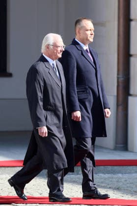 Swedish royal couple visits Poland Photo: Wojciech Olkusnik East News King of Sweden Carl XVI Gustaf and the president of Poland Karol Nawrocki attend a welcoming ceremony at the courtyard of the Presidential Palace on March 10, 2026 in Warsaw, Poland. The Swedish royal couple pays a three-day state visit to Poland focused on strengthening bilateral ties, defense, and security. EN_01673827_0027 
