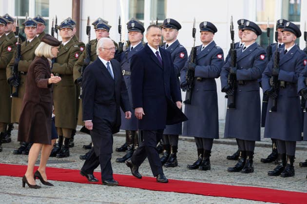 Swedish royal couple visits Poland Photo: Wojciech Olkusnik East News King of Sweden Carl XVI Gustaf and the president of Poland Karol Nawrocki attend a welcoming ceremony at the courtyard of the Presidential Palace on March 10, 2026 in Warsaw, Poland. The Swedish royal couple pays a three-day state visit to Poland focused on strengthening bilateral ties, defense, and security. EN_01673827_0038 