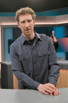 Luis Klamroth in der ARD-Talkshow hart aber fair im Studio Adlershof. Berlin, 09.03.2026