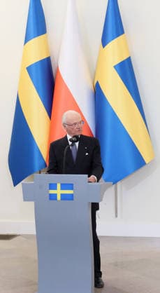 Swedish royal couple visits Poland Photo: Wojciech Olkusnik East News King of Sweden Carl XVI Gustaf and the president of Poland Karol Nawrocki (not pictured) attend a press briefing after their meeting at the Presidential Palace on March 10, 2026 in Warsaw, Poland. The Swedish royal couple pays a three-day state visit to Poland focused on strengthening bilateral ties, defense, and security. EN_01673827_0157 
