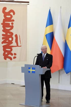 Swedish royal couple visits Poland Photo: Wojciech Olkusnik East News King of Sweden Carl XVI Gustaf and the president of Poland Karol Nawrocki (not pictured) attend a press briefing after their meeting at the Presidential Palace on March 10, 2026 in Warsaw, Poland. The Swedish royal couple pays a three-day state visit to Poland focused on strengthening bilateral ties, defense, and security. EN_01673827_0163 