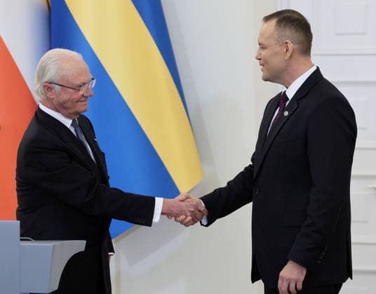 Swedish royal couple visits Poland Photo: Wojciech Olkusnik East News King of Sweden Carl XVI Gustaf and the president of Poland Karol Nawrocki attend a press briefing after their meeting at the Presidential Palace on March 10, 2026 in Warsaw, Poland. The Swedish royal couple pays a three-day state visit to Poland focused on strengthening bilateral ties, defense, and security. EN_01673827_0176 