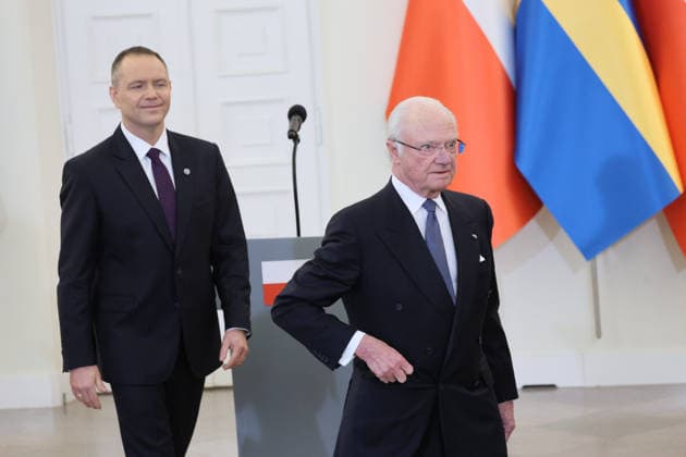 Swedish royal couple visits Poland Photo: Wojciech Olkusnik East News King of Sweden Carl XVI Gustaf and the president of Poland Karol Nawrocki attend a press briefing after their meeting at the Presidential Palace on March 10, 2026 in Warsaw, Poland. The Swedish royal couple pays a three-day state visit to Poland focused on strengthening bilateral ties, defense, and security. EN_01673827_0177 
