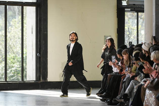 PFW - Ujoh Runway in Paris FA Ujoh fashion designer Mitsuru Nishizaki cheers the audience after the runway for the Ujoh collection as part of Paris Fashion Week in Paris, on March 10, 2026. Photo by Firas Abdullah ABACAPRESS.COM Paris Ile-de-France France  Copyright: xAbdullahxFiras ABACAx