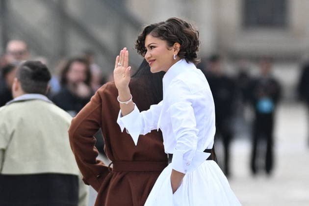 Zendaya arrives at the Louis Vuitton Womens Ready to Wear Autumn Winter 2026 2027 Collection fashion show during Paris Fashion Week PFW at the Louvre Museum on 10 March 2026 Pierre Perusseau Bestimage Zendaya arrives at the Louis Vuitton Womens Ready to Wear Autumn Winter 2026 2027 Collection fashion show during Paris Fashion Week PFW at the Louvre Museum on 10 March 2026 Paris France  Copyright: xPierrexPerusseaux xBestimagexPierrexPerusseaux xBestimagex