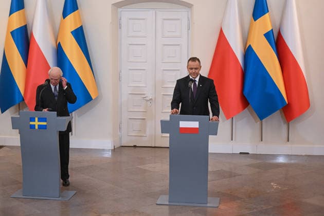 Swedish Royals visit Poland WARSAW, POLAND - MARCH 10: The President of Poland, Karol Nawrocki the King of Sweden Carl XVI Gustaf deliver a press conference at the Presidential Palace on March 10, 2024 in Warsaw, Poland. At the invitation of Polandd s President Karol Nawrocki, King Carl XVI Gustaf and Queen Silvia of Sweden are paying a visit to Poland from March 10 to 12. The royal couple will be accompanied by the ministers of foreign affairs, defense, civil defense, and culture. Omar Marques Anadolu Warsaw Poland. Editorial use only. Please get in touch for any other usage.  Copyright: x2026xAnadoluxOmarxMarquesx