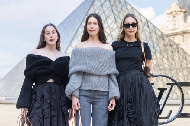 PFW - Louis Vuitton Photocall Alana Haim, Danielle Haim and Este Haim pictured on photocall of Louis Vuitton Womenswear Fall Winter 2026-2027 show as part of Paris Fashion Week at Louvre Museum, in Paris, France on March 10, 2026. Photo by Alexis Jumeau ABACAPRESS.COM Paris France  Copyright: xJumeauxAlexis ABACAx